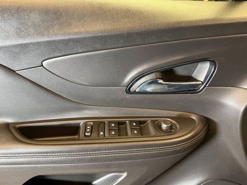 Used 2020 Buick Encore Essence AWD/4WD image 19