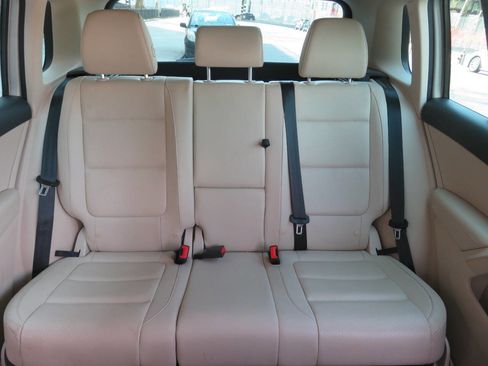 Used 2015 Volkswagen Tiguan S image 22