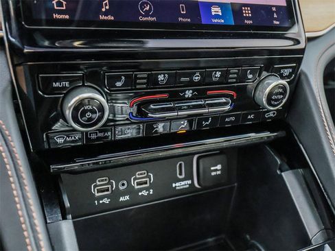 Used 2025 Jeep Grand Cherokee Summit image 38