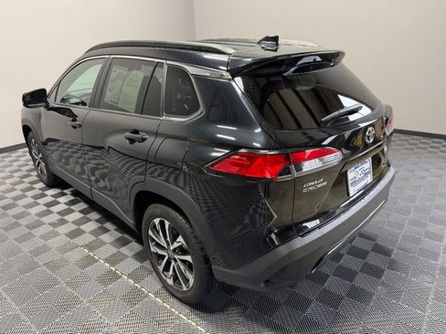 Used 2024 Toyota Corolla Cross XLE image 11