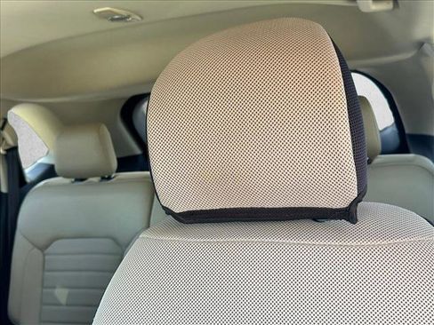 Used 2018 Ford Edge SE image 16