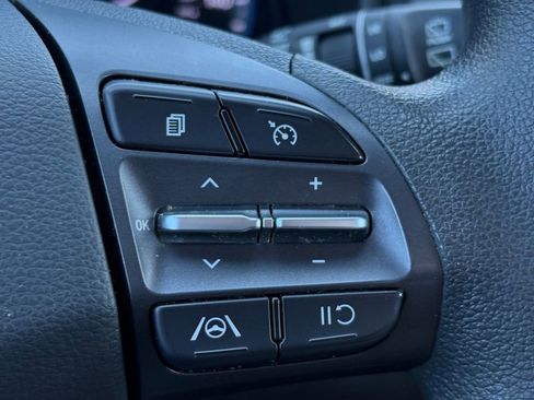 Used 2022 Hyundai Kona SE image 15