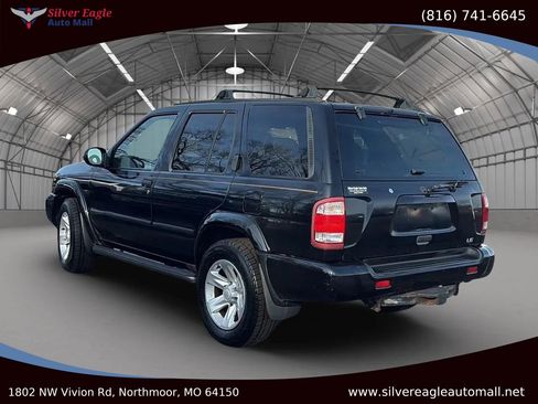 Used 2002 Nissan Pathfinder LE image 3