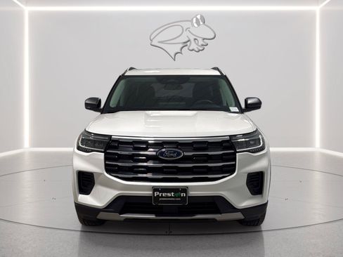 Used 2025 Ford Explorer Active AWD/4WD image 8