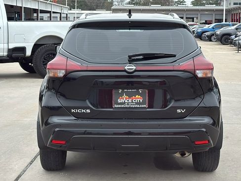 Used 2023 Nissan Kicks SV image 4