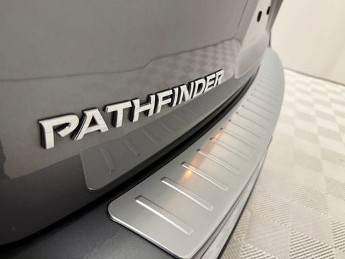 Used 2017 Nissan Pathfinder Platinum image 24