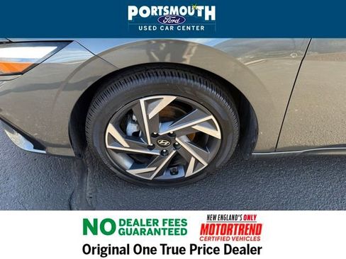 Used 2024 Hyundai Elantra Limited image 22