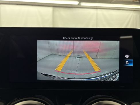 Used 2022 Mercedes-Benz GLB 250 image 19