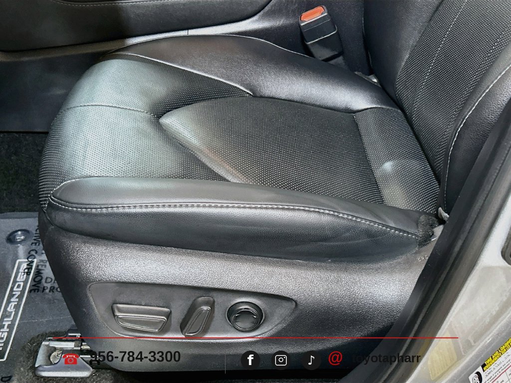 Used 2024 Toyota Highlander Limited FWD image 18