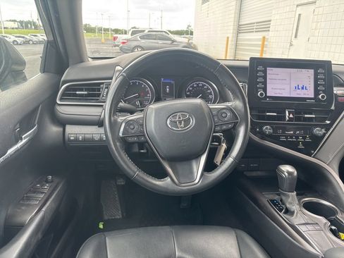 Used 2024 Toyota Camry SE FWD image 3