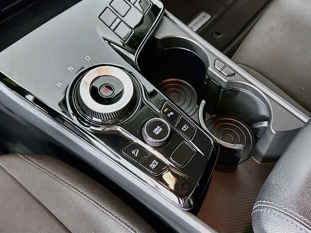Used 2025 Kia Sportage LX FWD image 17
