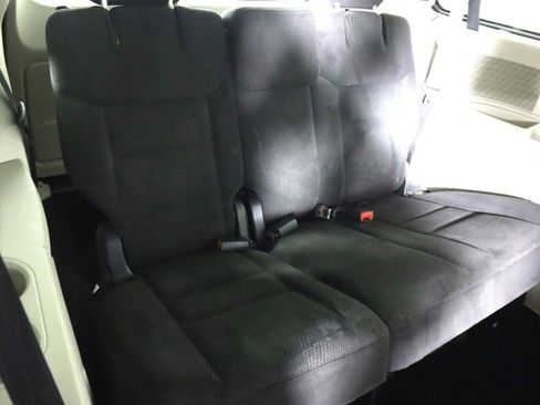 Used 2017 Dodge Grand Caravan SE image 28