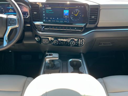 Used 2025 Chevrolet Silverado 1500 LT Trail Boss w/ Convenience Package II AWD/4WD image 14