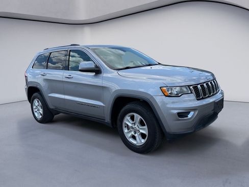 Used 2017 Jeep Grand Cherokee Laredo w/ Quick Order Package 23E AWD/4WD image 7