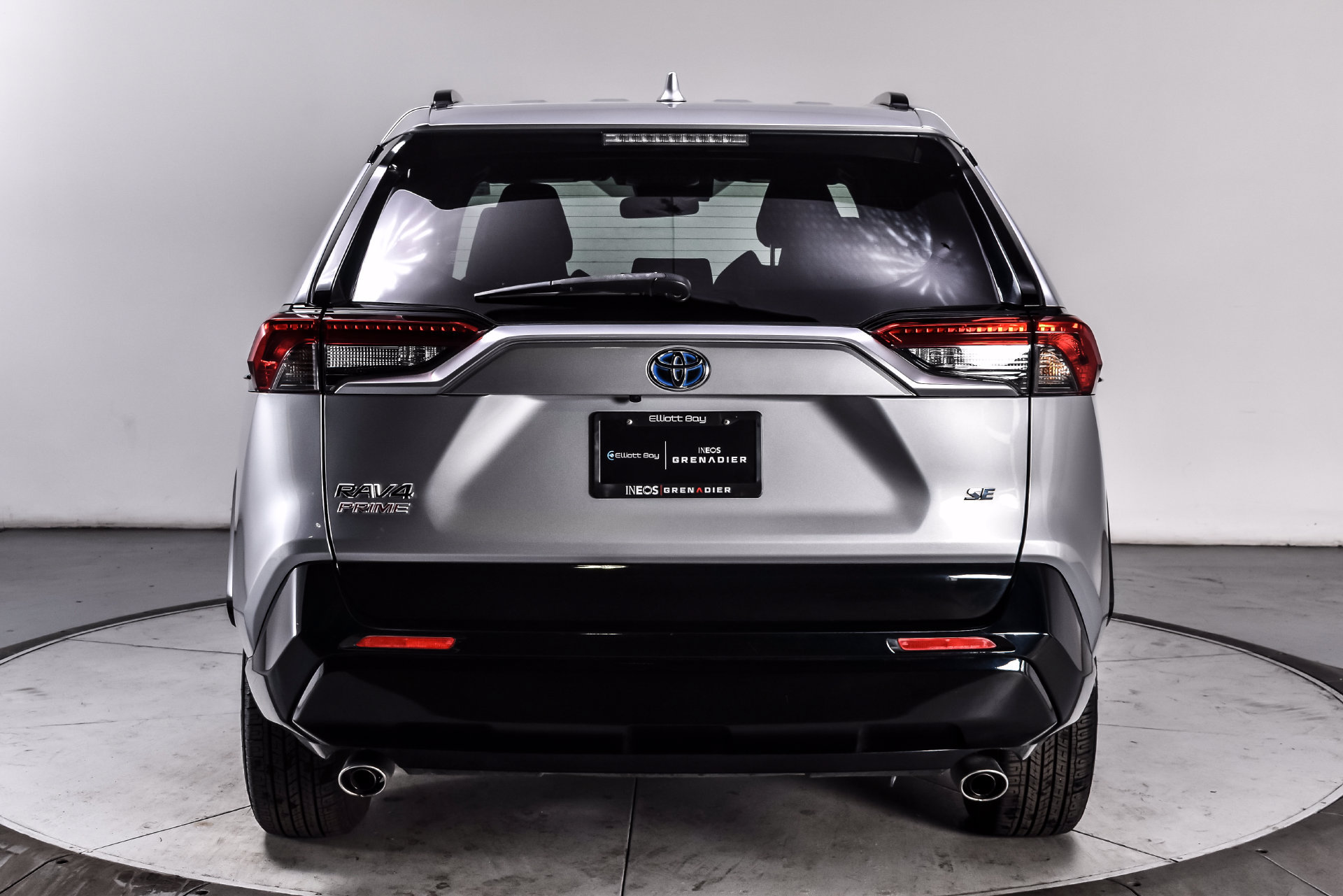 Used 2022 Toyota RAV4 SE w/ Weather & Moonroof Package AWD/4WD image 5