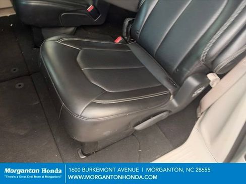 Used 2024 Chrysler Pacifica Touring-L FWD image 26