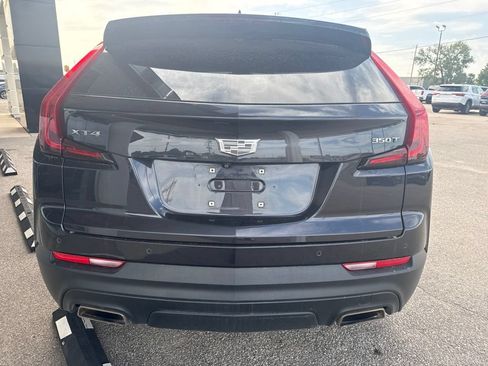 Used 2022 Cadillac XT4 Luxury w/ Cold Weather Package FWD image 4