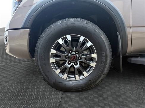 Used 2023 Nissan Titan PRO-4X w/ Pro-4x Convenience Package image 13