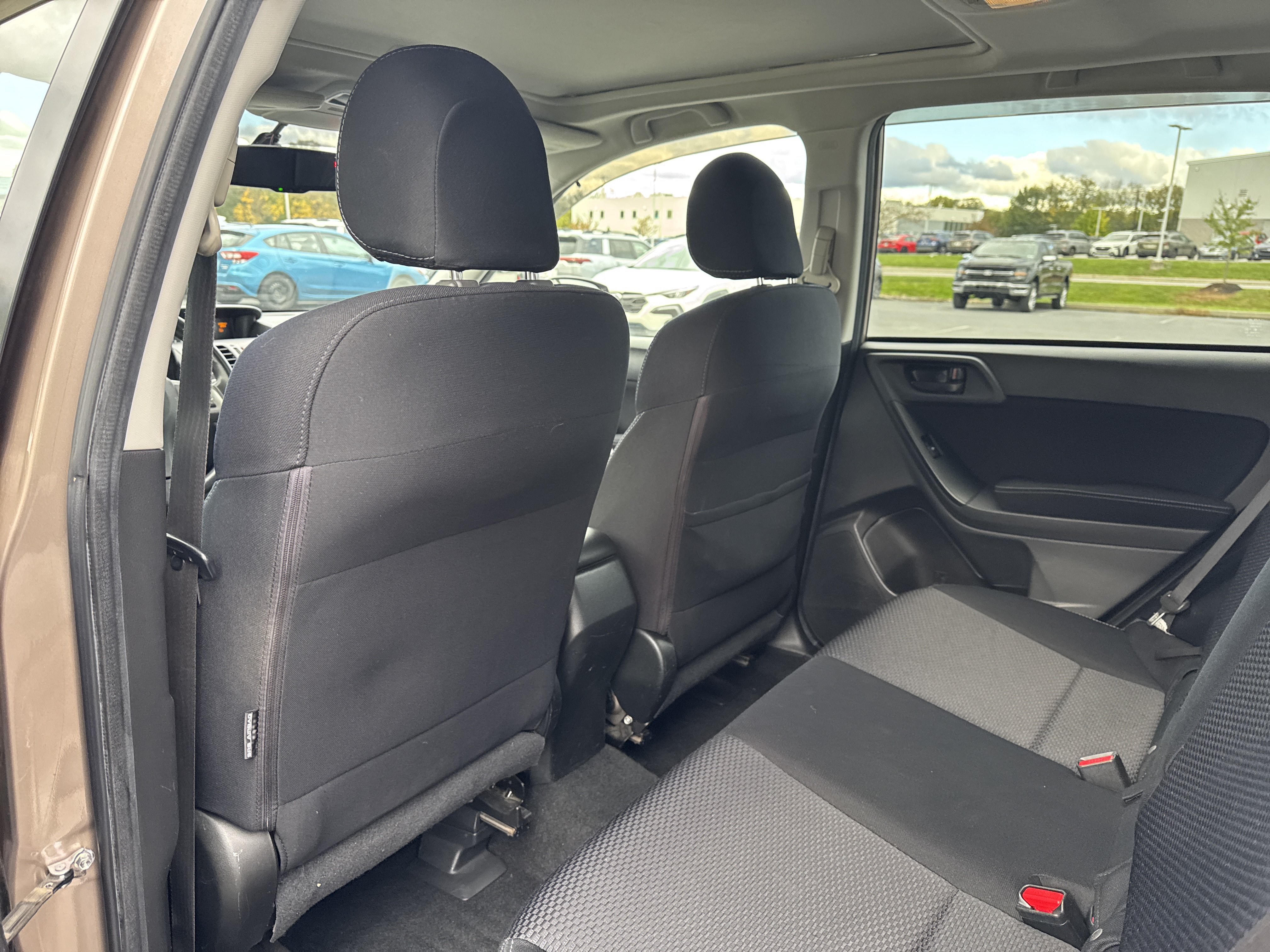 Used 2015 Subaru Forester 2.5i Premium AWD/4WD image 18