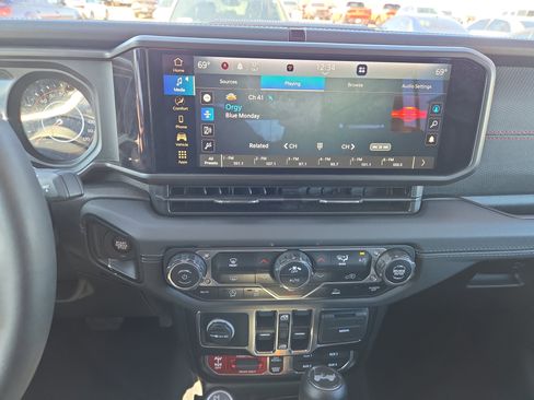 Certified 2024 Jeep Wrangler Rubicon image 14