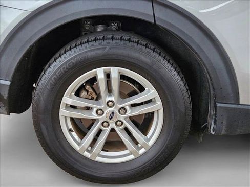 Used 2023 Ford Explorer XLT RWD image 17