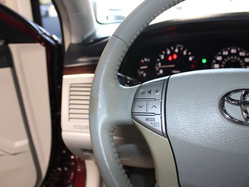 Used 2008 Toyota Avalon XLS FWD image 18