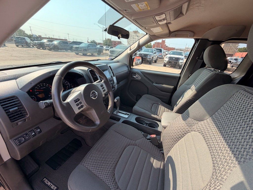 Used 2018 Nissan Frontier SV AWD/4WD image 13