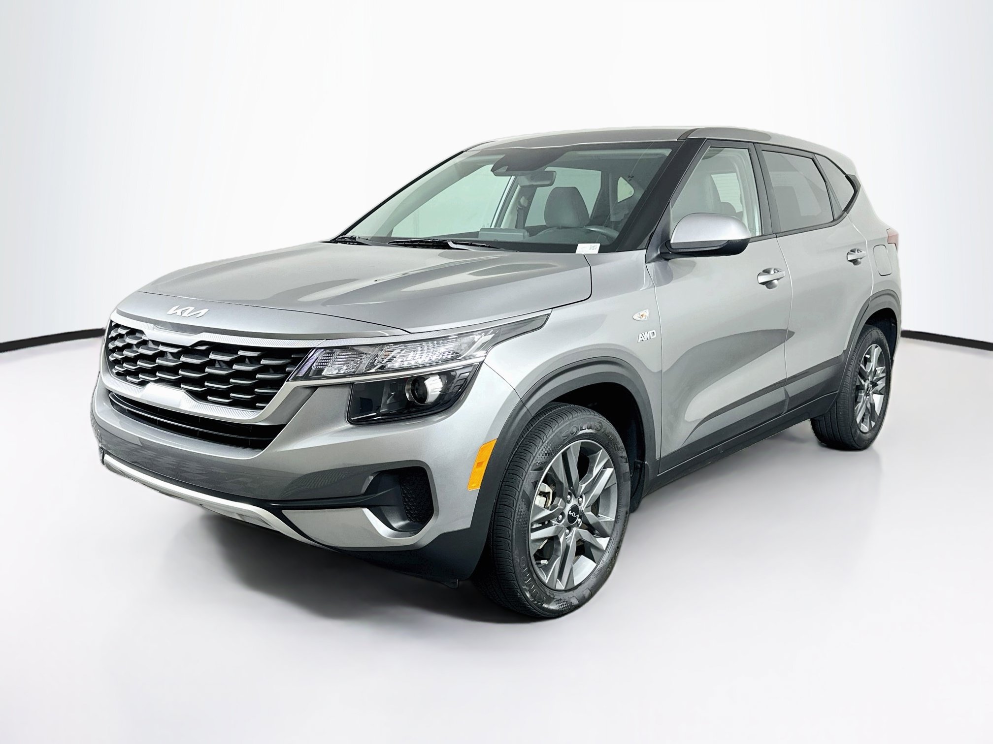 Used 2023 Kia Seltos LX AWD/4WD image 3