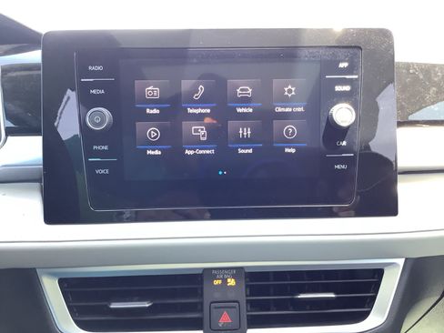 New 2026 Volkswagen Taos SE FWD image 17
