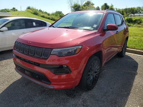 Used 2022 Jeep Compass Limited w/ (RED) Package AWD/4WD image 5