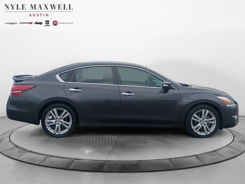 Used 2013 Nissan Altima 3.5 SL w/ Technology Pkg image 17