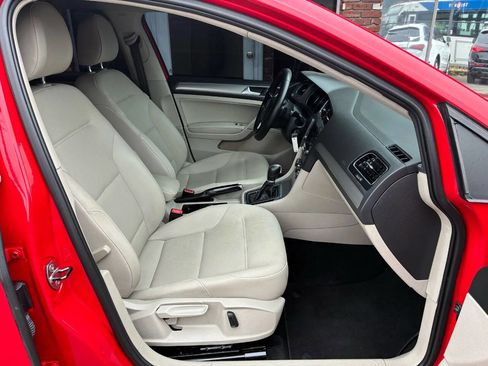 Used 2015 Volkswagen Golf S image 14