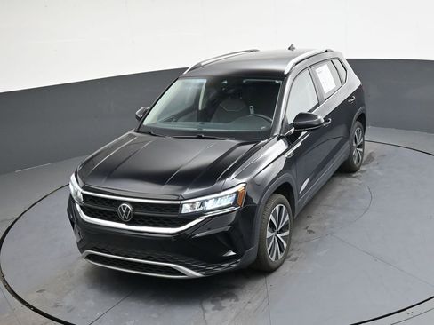 Used 2024 Volkswagen Taos SE image 35