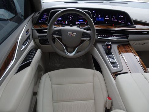 Used 2024 Cadillac Escalade Sport Platinum w/ LPO, ONYX Package AWD/4WD image 18