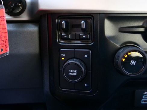 Used 2024 Ford F550 XL DRW 4X4 / V8 Diesel / Paylo image 18