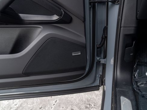 Certified 2025 Porsche Cayenne image 19