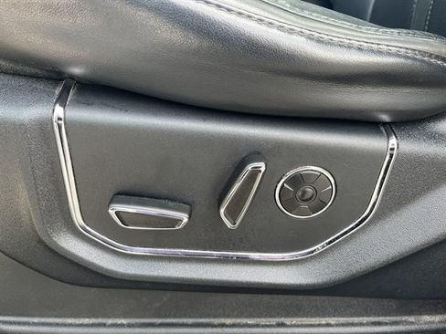 Used 2016 Ford F150 Platinum w/ Equipment Group 701A Luxury AWD/4WD image 19
