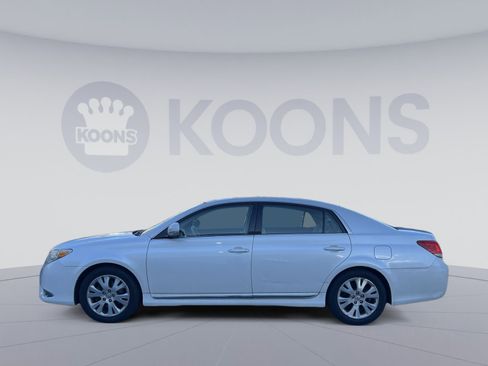 Used 2011 Toyota Avalon image 2