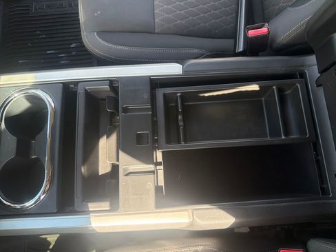 Used 2024 Nissan Titan SV w/ SV Convenience Package image 39