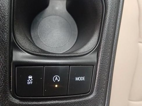 Used 2025 Cadillac XT4 Premium Luxury w/ Technology Package FWD image 32