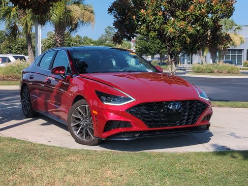 Used 2020 Hyundai Sonata Limited w/ Cargo Package FWD image 2