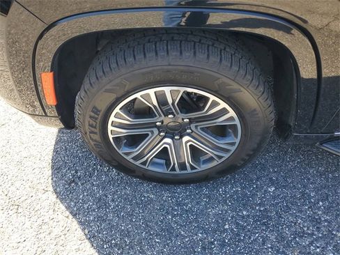 Used 2024 Jeep Wagoneer L Series II image 5