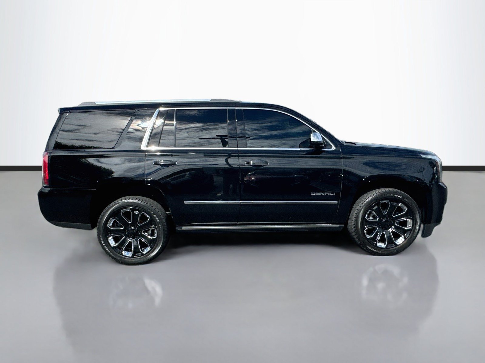 Used 2019 GMC Yukon Denali w/ Denali Ultimate Package AWD/4WD image 8