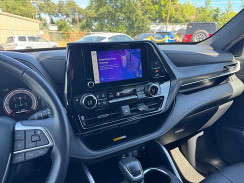 Used 2025 Toyota Highlander XSE image 17