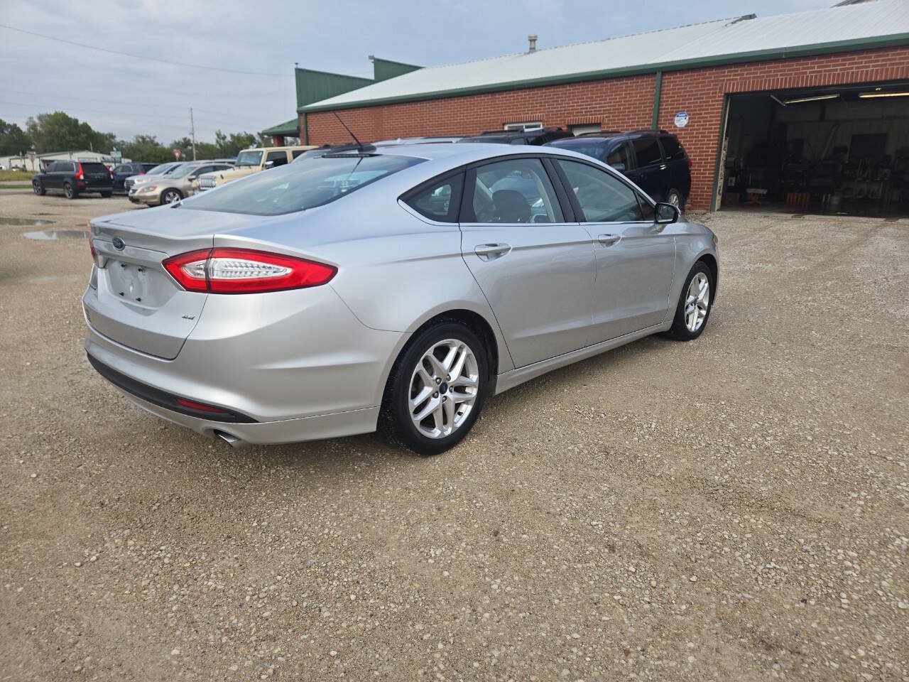 Used 2014 Ford Fusion SE FWD image 3
