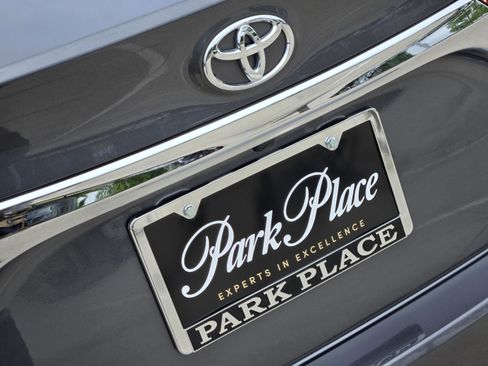 Used 2017 Toyota Avalon Limited FWD image 43