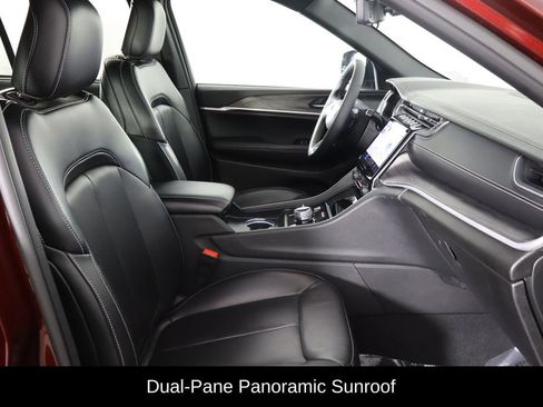 Used 2024 Jeep Grand Cherokee Limited w/ Luxury Tech Group II image 11