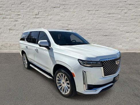 Used 2024 Cadillac Escalade Premium Luxury image 3