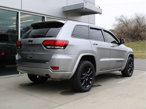 Used 2021 Jeep Grand Cherokee Laredo X image 8