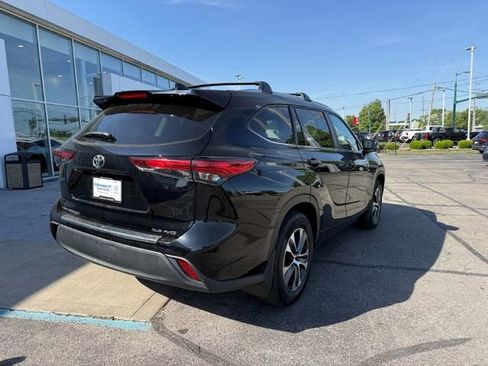 Used 2023 Toyota Highlander XLE AWD/4WD image 6